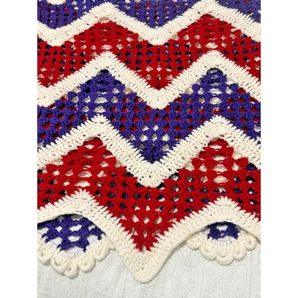 Vintage "HANDMADE CROCHET CHEVRON AFGHAN THROW" Red/White/Purple - Picture 3 of 9